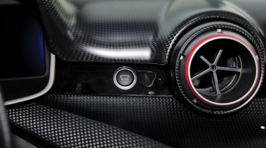 Детали интерьера Ferrari F12tdf Tailor Made 2016 года  (NA) (фото 35 из 40)
